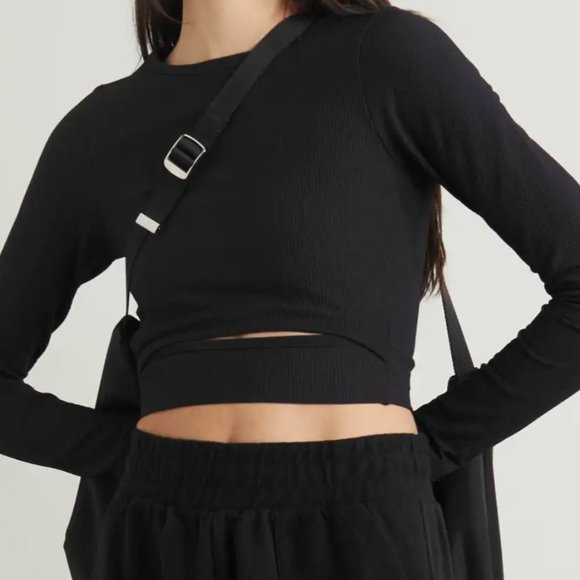 Year of Ours Black Ribbed Long Sleeve Crop Top - Picture 1 of 4